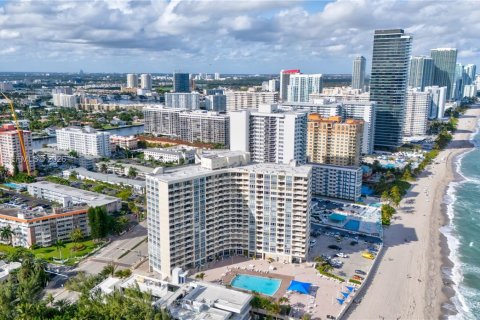 Copropriété à louer à Hallandale Beach, Floride: 1 chambre, 68.84 m2 № 1995886 - photo 22