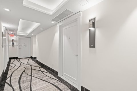 Copropriété à louer à Hallandale Beach, Floride: 1 chambre, 68.84 m2 № 1995886 - photo 3