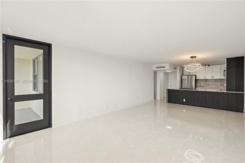 Copropriété à louer à Hallandale Beach, Floride: 1 chambre, 68.84 m2 № 1995886 - photo 12