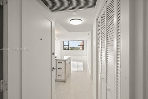 Copropriété à louer à Hallandale Beach, Floride: 1 chambre, 68.84 m2 № 1995886 - photo 4