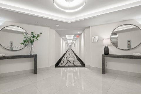 Copropriété à louer à Hallandale Beach, Floride: 1 chambre, 68.84 m2 № 1995886 - photo 2