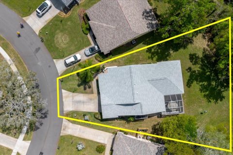 House in New Port Richey, Florida 2 bedrooms, 165.09 sq.m. № 1590135 - photo 2