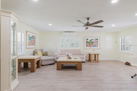 House in New Port Richey, Florida 2 bedrooms, 165.09 sq.m. № 1590135 - photo 25