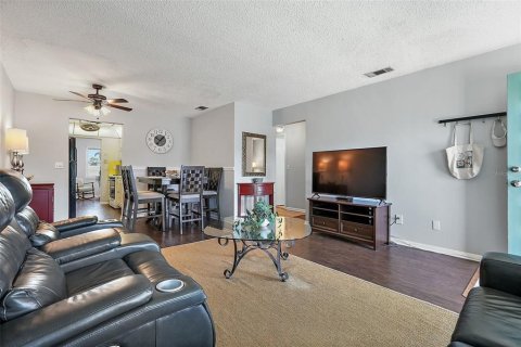 Condo in Saint Petersburg, Florida, 2 bedrooms  № 1618472 - photo 8
