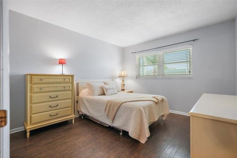 Condo in Saint Petersburg, Florida, 2 bedrooms  № 1618472 - photo 4