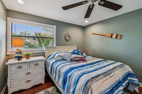 House in Palm Harbor, Florida 3 bedrooms, 161.65 sq.m. № 1854415 - photo 24