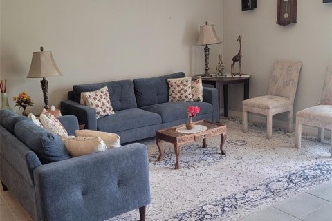 House in BELMONT in Sun City Center, Florida 6 bedrooms, 242.85 sq.m. № 1322571 - photo 5