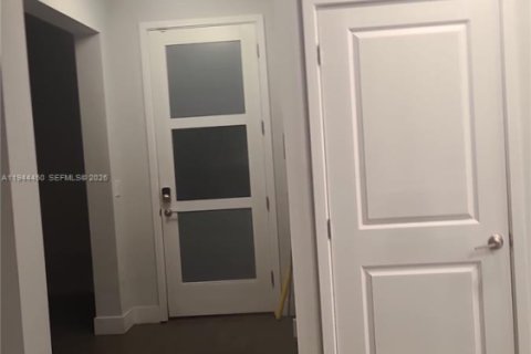 House in Palm Bay, Florida 3 bedrooms № 2001735 - photo 5