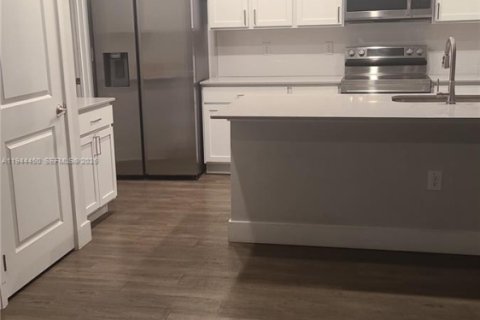 House in Palm Bay, Florida 3 bedrooms № 2001735 - photo 6