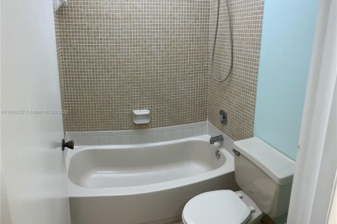 Condominio en alquiler en Miami, Florida, 1 dormitorio, 73.11 m2 № 1948668 - foto 29