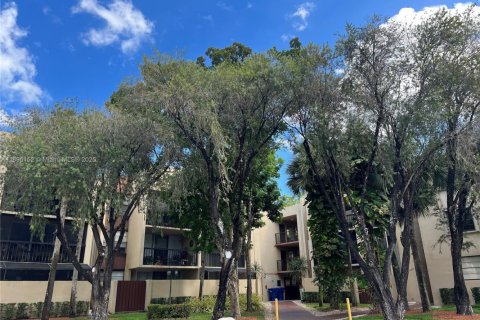 Condominio en alquiler en Miami, Florida, 1 dormitorio, 73.11 m2 № 1948668 - foto 9