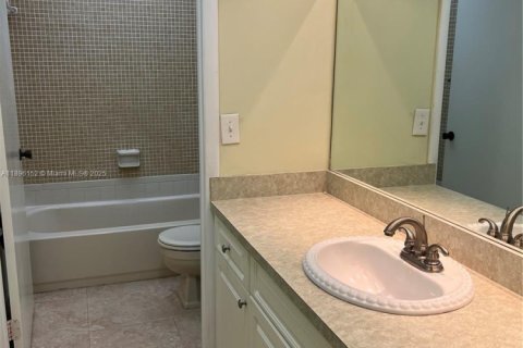 Condominio en alquiler en Miami, Florida, 1 dormitorio, 73.11 m2 № 1948668 - foto 28