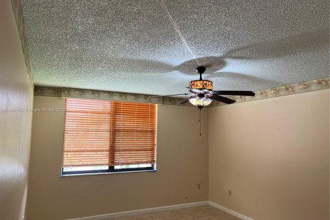 Condominio en alquiler en Miami, Florida, 1 dormitorio, 73.11 m2 № 1948668 - foto 27