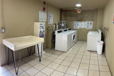 Condominio en alquiler en Miami, Florida, 1 dormitorio, 73.11 m2 № 1948668 - foto 22