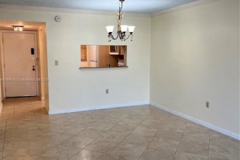 Condominio en alquiler en Miami, Florida, 1 dormitorio, 73.11 m2 № 1948668 - foto 15