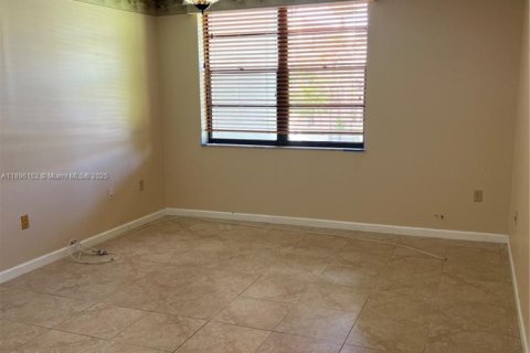Condominio en alquiler en Miami, Florida, 1 dormitorio, 73.11 m2 № 1948668 - foto 8