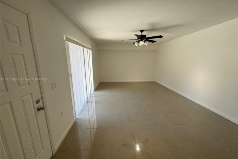 Condo in West Palm Beach, Florida, 2 bedrooms  № 1806011 - photo 10