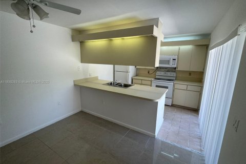 Condo in West Palm Beach, Florida, 2 bedrooms  № 1806011 - photo 7