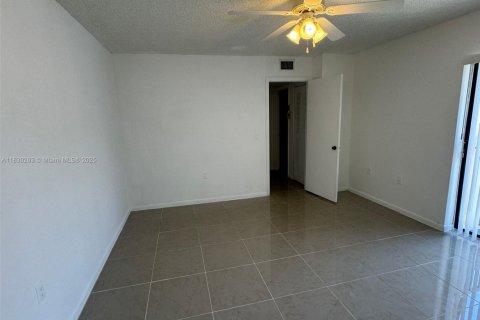 Condo in West Palm Beach, Florida, 2 bedrooms  № 1806011 - photo 18