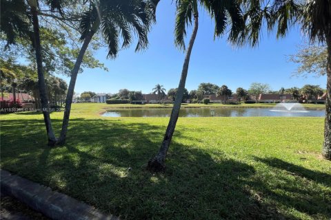 Condo in West Palm Beach, Florida, 2 bedrooms  № 1806011 - photo 11