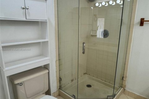 Condo in West Palm Beach, Florida, 2 bedrooms  № 1806011 - photo 29