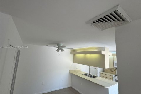 Condo in West Palm Beach, Florida, 2 bedrooms  № 1806011 - photo 30
