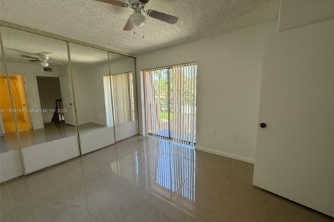 Condo in West Palm Beach, Florida, 2 bedrooms  № 1806011 - photo 8