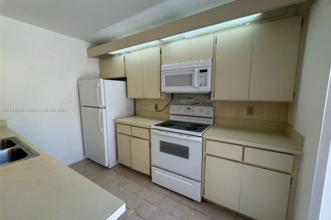 Condo in West Palm Beach, Florida, 2 bedrooms  № 1806011 - photo 16