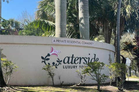 Condo in West Palm Beach, Florida, 2 bedrooms  № 1806011 - photo 1