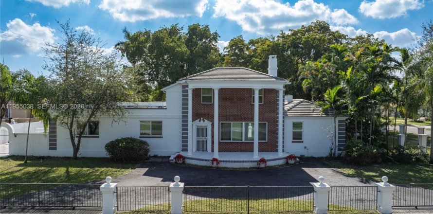 Villa ou maison à Miami Springs, Floride 5 chambres, 302.21 m2 № 2009541