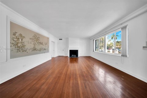 Villa ou maison à vendre à Miami Springs, Floride: 5 chambres, 302.21 m2 № 2009541 - photo 8