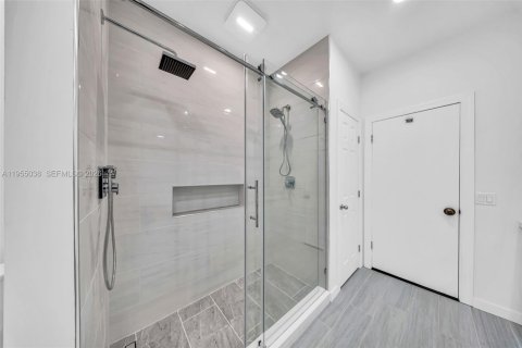 Villa ou maison à vendre à Miami Springs, Floride: 5 chambres, 302.21 m2 № 2009541 - photo 13