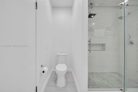 Villa ou maison à vendre à Miami Springs, Floride: 5 chambres, 302.21 m2 № 2009541 - photo 12