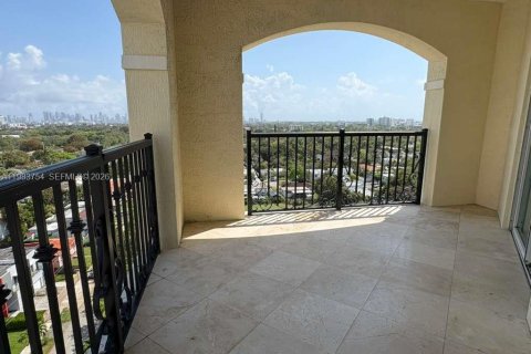 Condo in Miami, Florida, 2 bedrooms  № 2049477 - photo 21