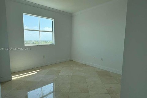 Condo in Miami, Florida, 2 bedrooms  № 2049477 - photo 16
