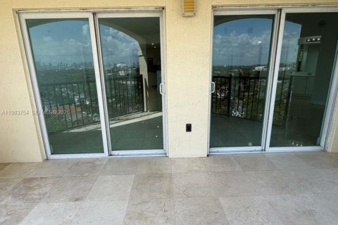Condo in Miami, Florida, 2 bedrooms  № 2049477 - photo 20