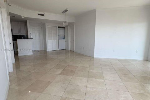 Condo in Miami, Florida, 2 bedrooms  № 2049477 - photo 5