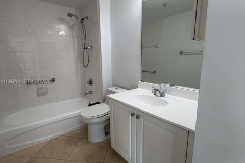 Condo in Miami, Florida, 2 bedrooms  № 2049477 - photo 19