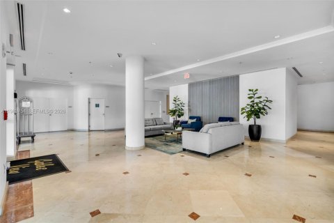 Condo in Miami, Florida, 2 bedrooms  № 2049477 - photo 29