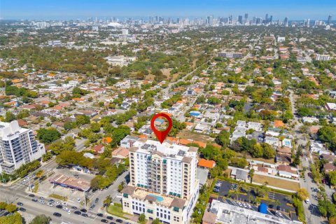 Condo in Miami, Florida, 2 bedrooms  № 2049477 - photo 2