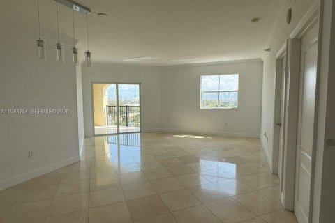 Condo in Miami, Florida, 2 bedrooms  № 2049477 - photo 4