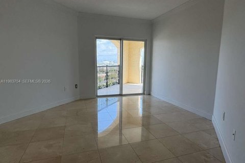 Condo in Miami, Florida, 2 bedrooms  № 2049477 - photo 11