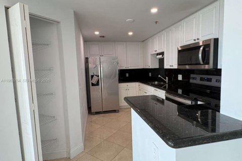 Condo in Miami, Florida, 2 bedrooms  № 2049477 - photo 7
