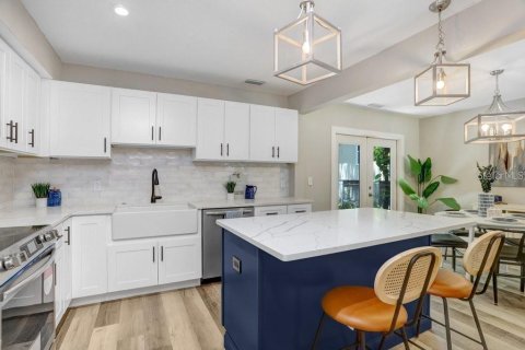 Casa en alquiler en Tampa, Florida, 4 dormitorios, 191.29 m2 № 1852938 - foto 6