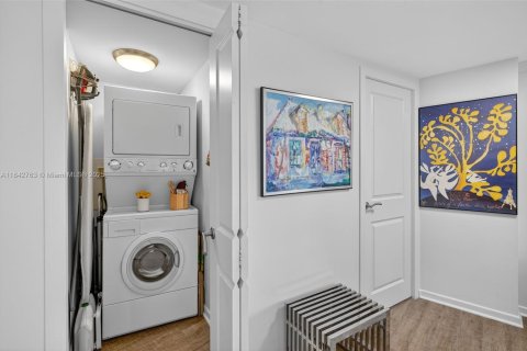 Condominio en venta en Fort Lauderdale, Florida, 1 dormitorio, 109.53 m2 № 1841024 - foto 25