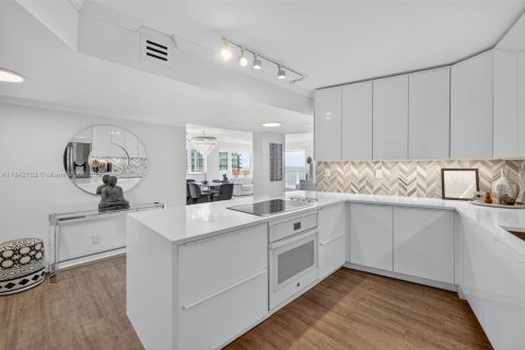 Condominio en venta en Fort Lauderdale, Florida, 1 dormitorio, 109.53 m2 № 1841024 - foto 18