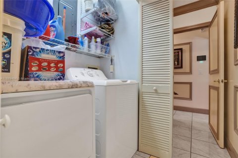 Villa ou maison à vendre à North Miami Beach, Floride: 2 chambres, 114.64 m2 № 1941441 - photo 13