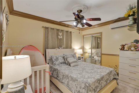 Villa ou maison à vendre à North Miami Beach, Floride: 2 chambres, 114.64 m2 № 1941441 - photo 16