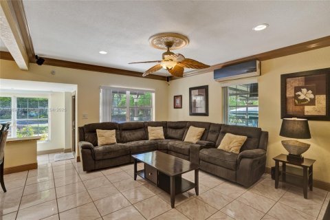 Villa ou maison à vendre à North Miami Beach, Floride: 2 chambres, 114.64 m2 № 1941441 - photo 9