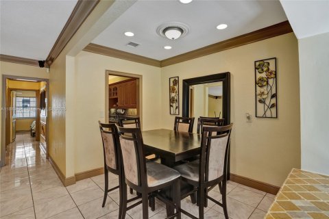 Villa ou maison à vendre à North Miami Beach, Floride: 2 chambres, 114.64 m2 № 1941441 - photo 8